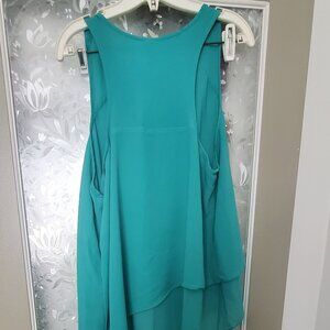 Beautiful long green layered hi-lo sleeveless blouse - size XL
